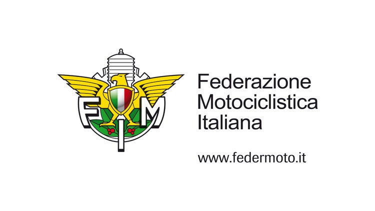 Logo della Federazione Motociclistica Italiana con aquila dorata, scudo tricolore e indirizzo web su sfondo bianco.
